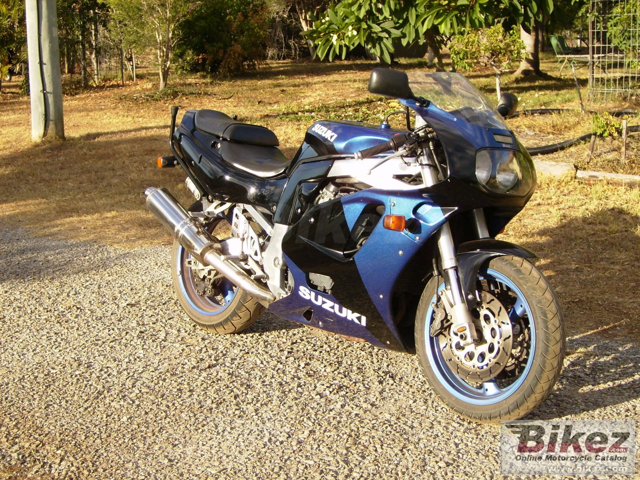 Big  gsx-r 750 w picture and wallpaper from Bikez.com